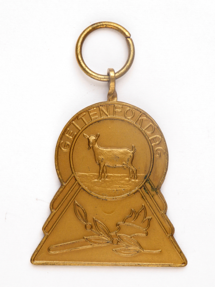 koperkleurige medaille met op voorkant afbeelding van een geit en inscriptie geitenfokdag, met op achterkant inscriptie kringkeuring Meeden 21-7-56 3e pr H Dijkstra Veendam